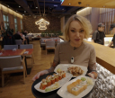 «Важные лица»: Довлатова и Джигурда стали официантами в ресторанах «Тануки»