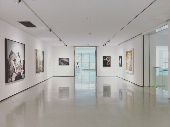 «Сбер» открыл выставку картин «Возрождённая коллекция», созданных нейросетью Kandinsky