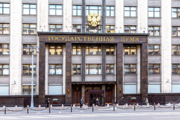 Госдума приняла в третьем чтении законопроект о повышении штрафов за продажу сигарет детям