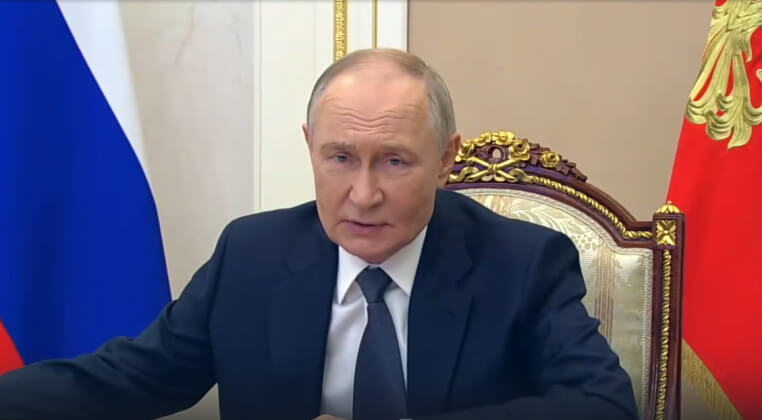 Путин поручил создать единый подход к борьбе с кибермошенниками
