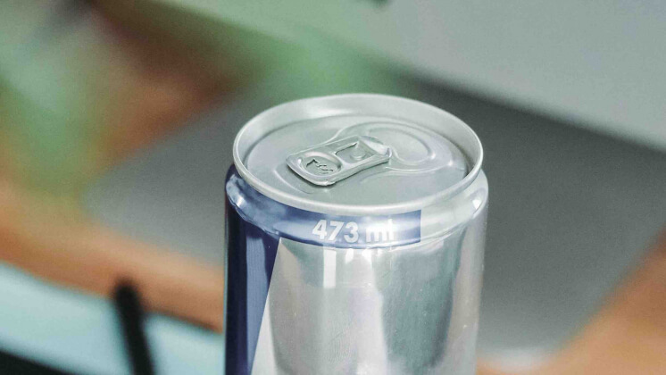 В Англии запретят продажу энергетиков подросткам до 16 лет