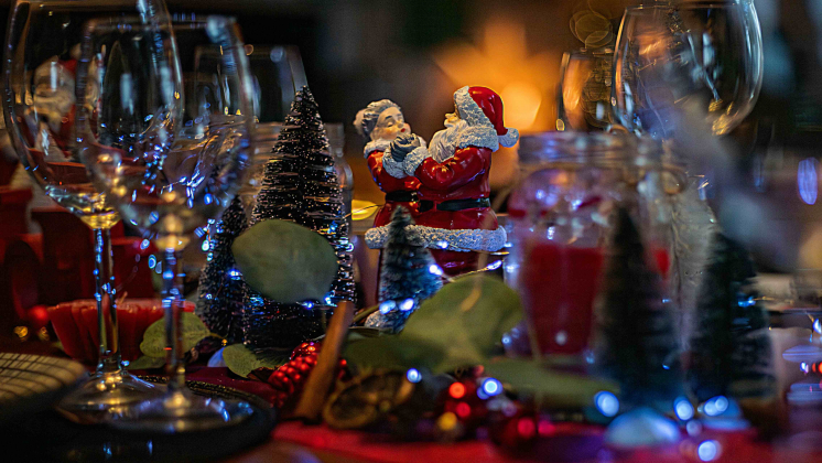 РОМИР подсчитал «трудовую стоимость» порций оливье и «сельди под шубой» по регионам России