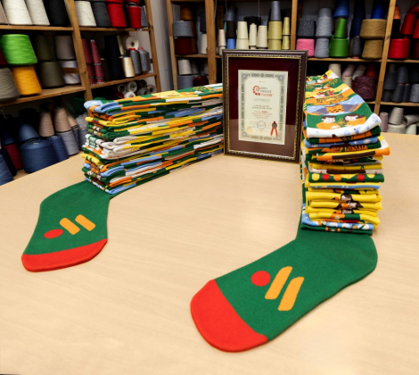 «Вкусно — и точка» и «Родная Речь» попали в Книгу рекордов России за пару носков