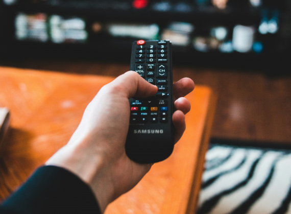 «Ирония судьбы» и «Один дома»: что будут смотреть россияне на новогодних каникулах