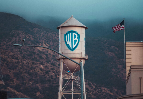 Слияние Netflix и Warner Bros. Discovery называют угрозой для кинотеатров