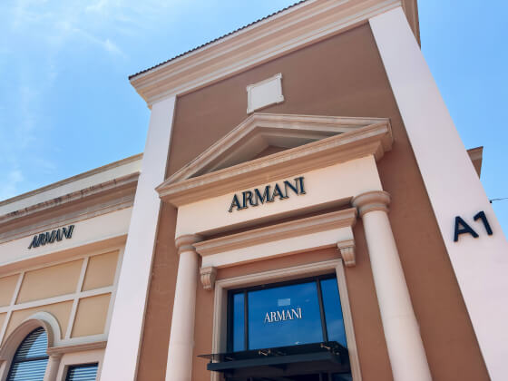 Armani разделит 15% бизнеса между тремя игроками люксового рынка