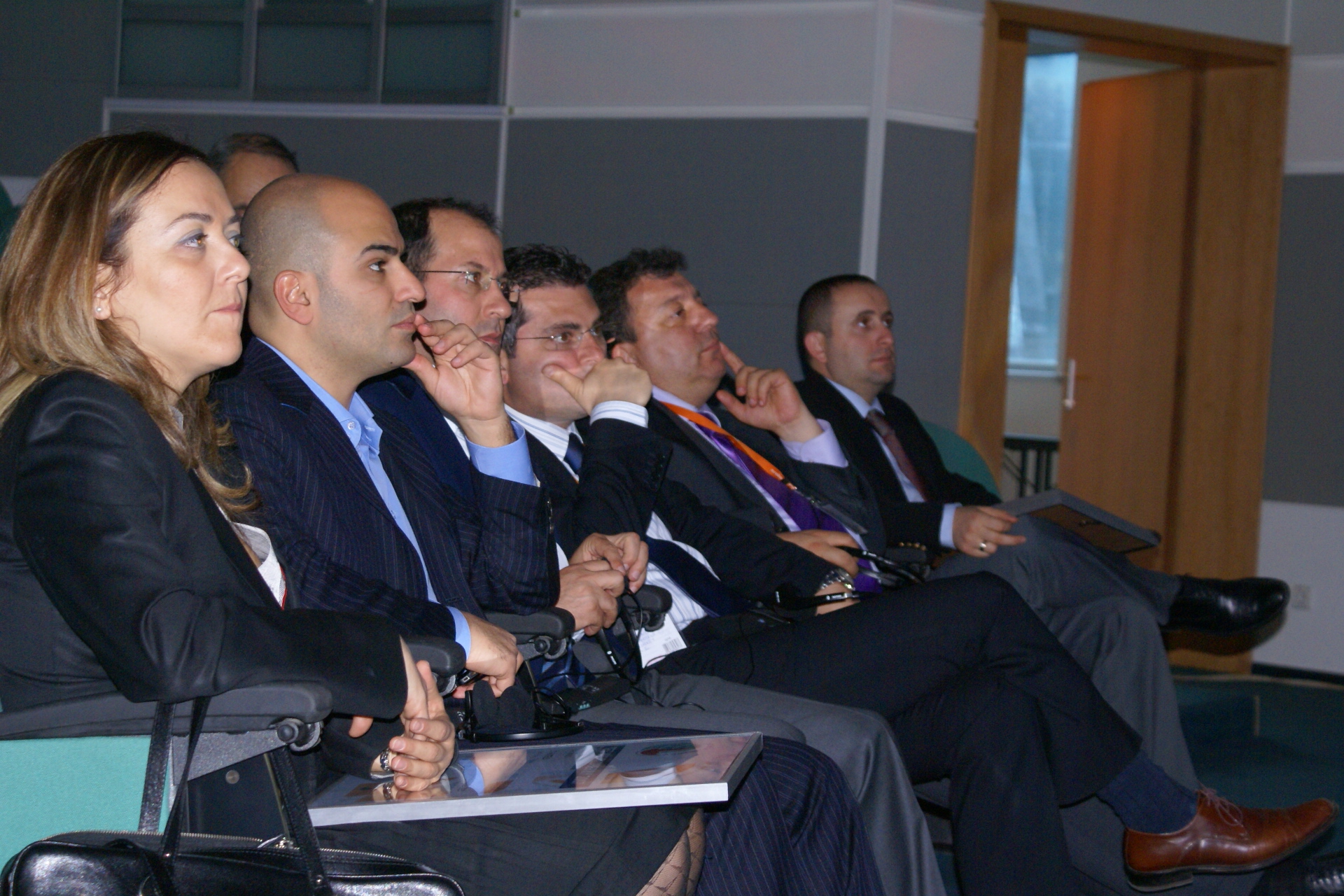 Sostav.ru - Фоторепортажи - TEZ Tour подарил партнерам глобусы-арбузы