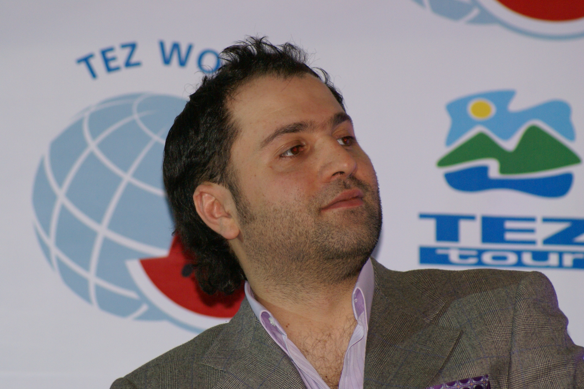 Sostav.ru - Фоторепортажи - TEZ Tour подарил партнерам глобусы-арбузы